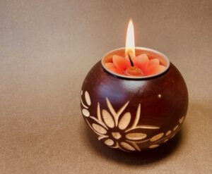 お墓参りで風で消えないローソクにするにはこれがいちばん